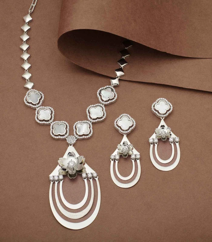 Gargi by P N Gadgil & Sons Unveils the Aura Collection: A Celebration of Women’s Elegance and Strength