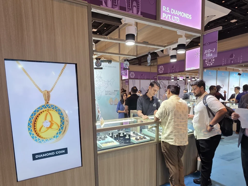 Divine Solitaires unveils Signature Collection at IIJS Premiere 2025