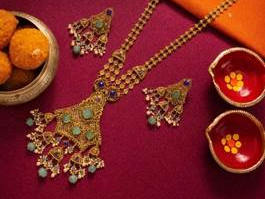Celebrate the Spirit of Diwali with Timeless Elegance – A Curated Edit by Kalyan Jewellers