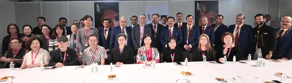 Weekend Buzz At Jaipur Jewellery Show Draws Jewellers And Jewellery Lovers In Large Numbers