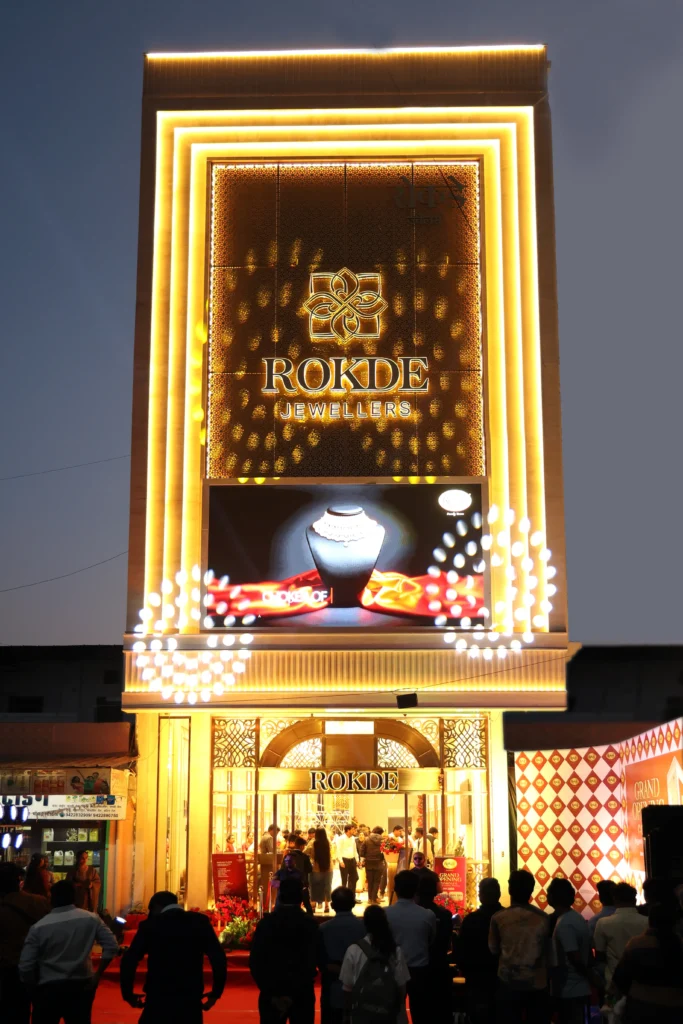 Actress Pooja Banerjee inaugurates Rokde Jewellers’ 8th showroom in Gondia with a grand ceremony