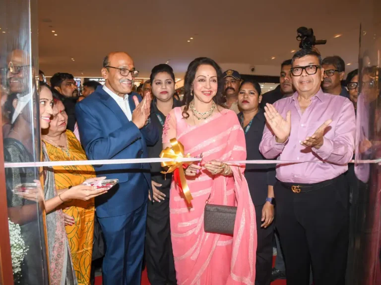 Hema Malini Inaugurates Shubham Motiwala and Jewellers’ New Borivali Flagship Showroom Hema Malini Inaugurates Shubham Motiwala & Jewellers’ New Borivali Flagship Showroom