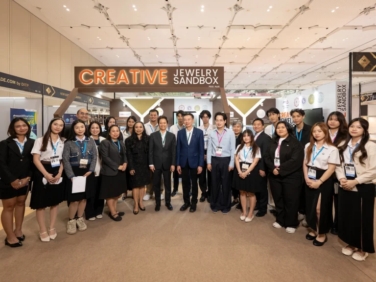 Nurturing Talent, Showcasing Excellence — Bangkok Gems Leads the Way The New Faces zone at the 73rd Bangkok Gems & Jewelry Fair is a strategic platform empowering SMEs and emerging jewelry entrepreneurs to step confidently onto the global stage. Designed to support small and medium-sized enterprises, the zone features promising Thai brands with fresh perspectives, precious craftsmanship, and export readiness.