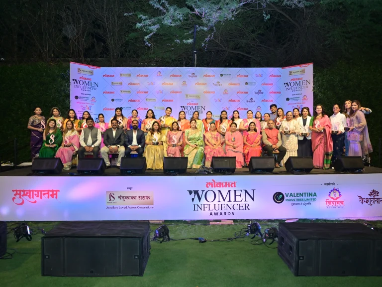 Mrs. Neha Kishorkumar Shah, Director, Chandukaka Saraf, Felicitates Influencers at Lokmat Women Influencer Awards