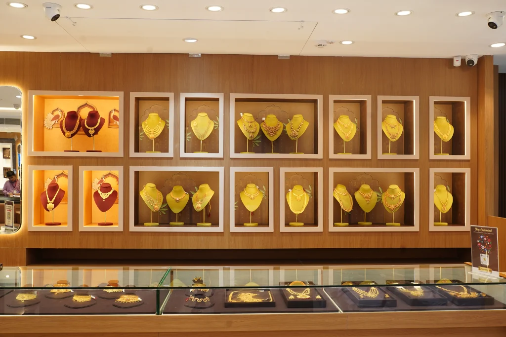 Chandukaka Saraf Celebrates Grand Opening of Its Showroom in Kalaburagi Karnataka