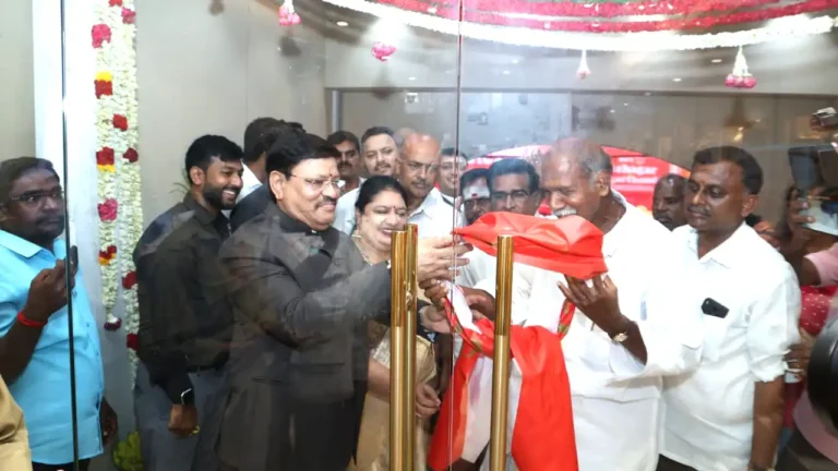 Challani Jewellery Mart Launches Grand Flagship Showroom in Pondicherry with Raashi Khanna and CM N. Rangasamy Challani Jewellery Mart Launches Grand Flagship Showroom in Pondicherry with Raashi Khanna and CM N. Rangasamy